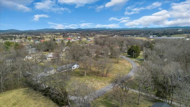2242 Delay Dr, Lascassas, TN 37085