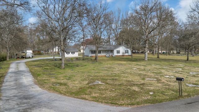2242 Delay Dr, Lascassas, TN 37085