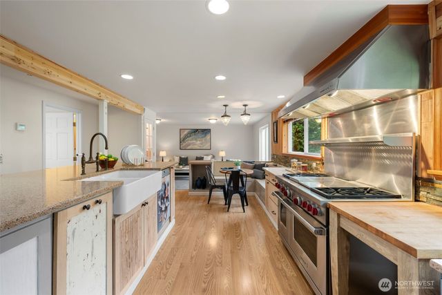 816 151st Place SW, Lynnwood, WA 98087