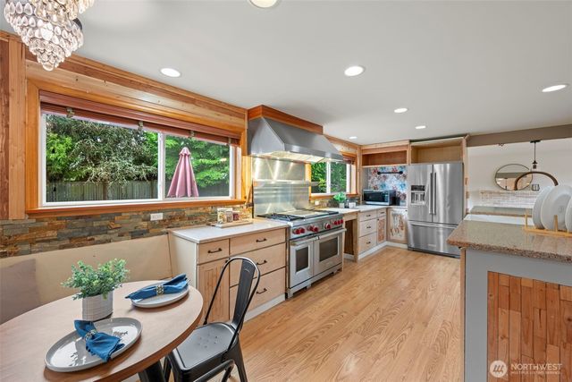 816 151st Place SW, Lynnwood, WA 98087