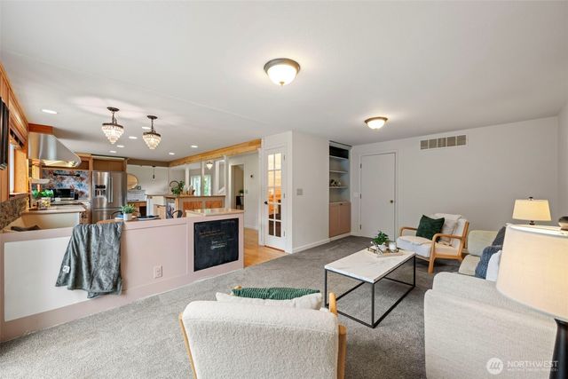 816 151st Place SW, Lynnwood, WA 98087