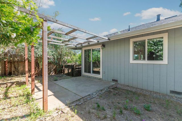 280 Apple Blossom Dr, Murphys, CA 95247