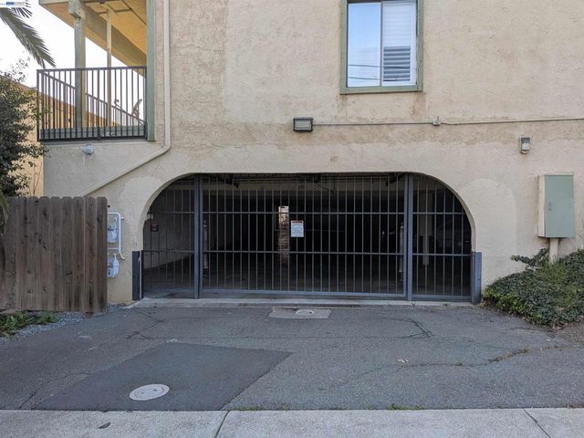 1851 Harrison St 13, Concord, CA 94520