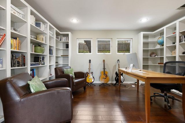 7504 Anaqua DR, Austin, TX 78750