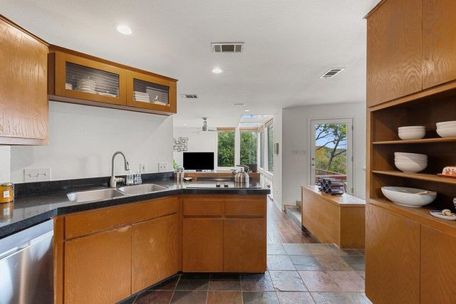 7504 Anaqua DR, Austin, TX 78750