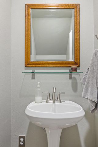 7504 Anaqua DR, Austin, TX 78750