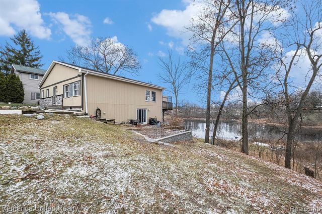 12237 Dalhart Drive, Fenton, MI 48430