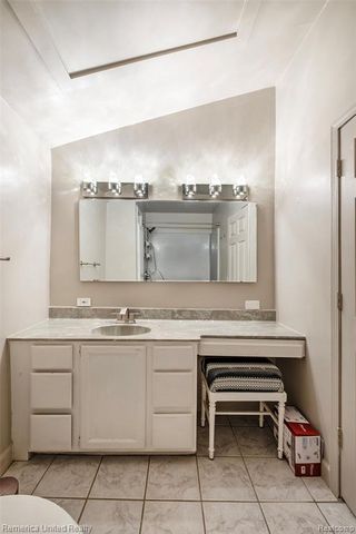 12237 Dalhart Drive, Fenton, MI 48430