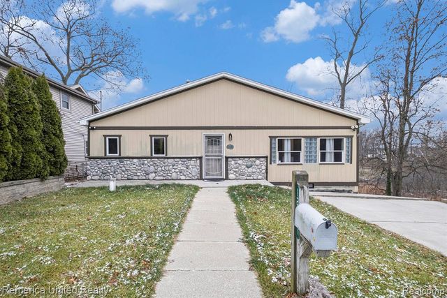 12237 Dalhart Drive, Fenton, MI 48430