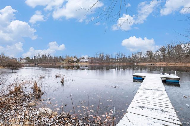 12237 Dalhart Drive, Fenton, MI 48430