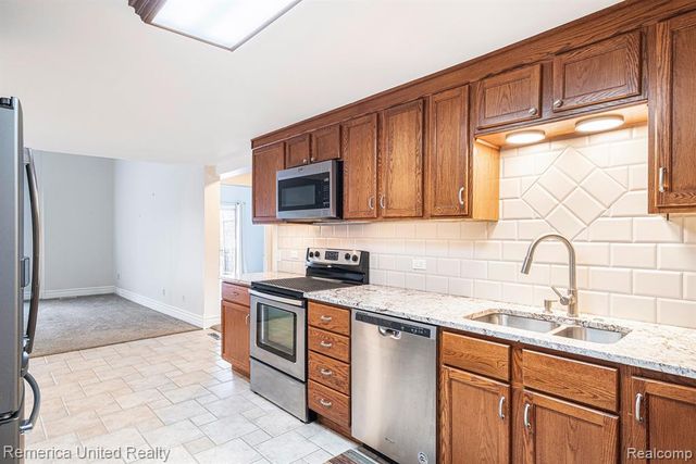 12237 Dalhart Drive, Fenton, MI 48430