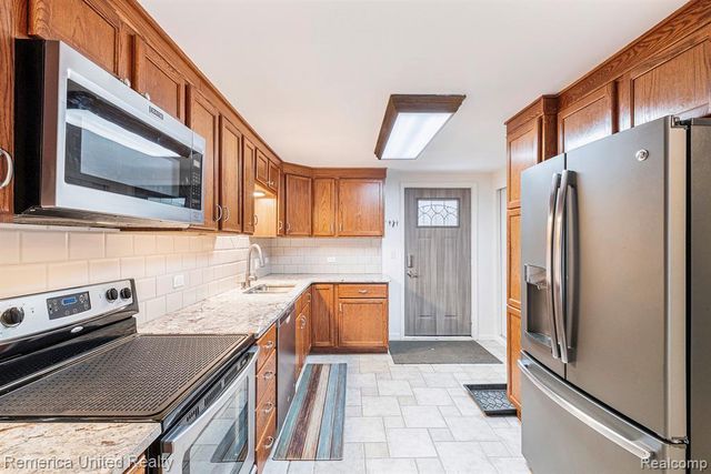 12237 Dalhart Drive, Fenton, MI 48430