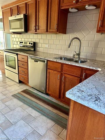 12237 Dalhart Drive, Fenton, MI 48430