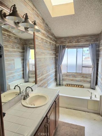 21851 Newland 204, Huntington Beach, CA 92646