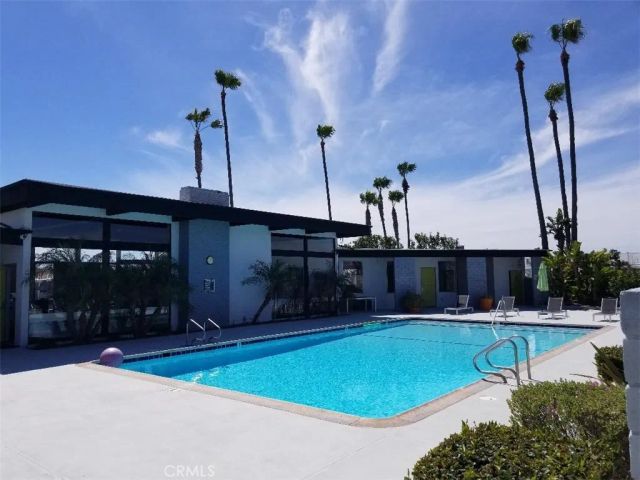 21851 Newland 204, Huntington Beach, CA 92646