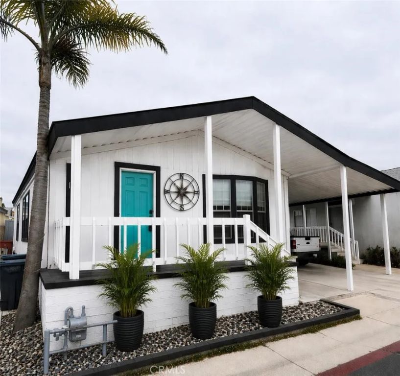 21851 Newland 204, Huntington Beach, CA 92646