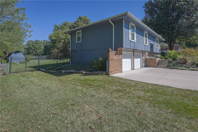 206 Crest Drive, Excelsior Springs, MO 64024