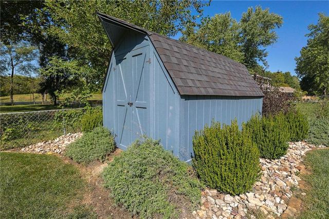 206 Crest Drive, Excelsior Springs, MO 64024