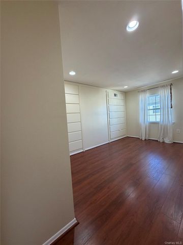 291 Surf Drive 214B, Bronx, NY 10473