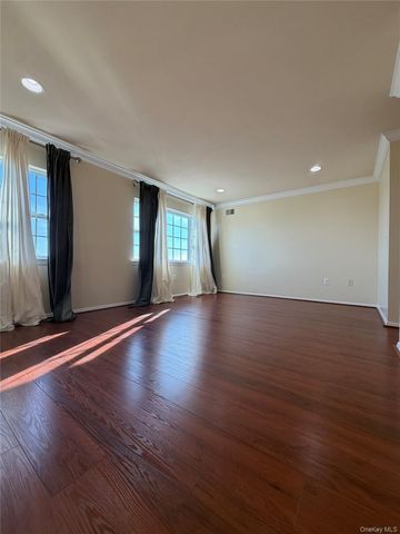 291 Surf Drive 214B, Bronx, NY 10473