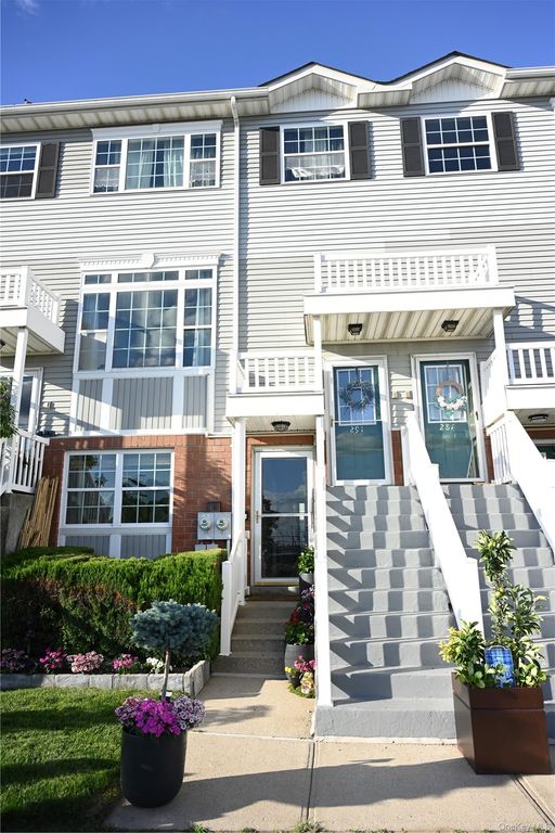 291 Surf Drive 214B, Bronx, NY 10473