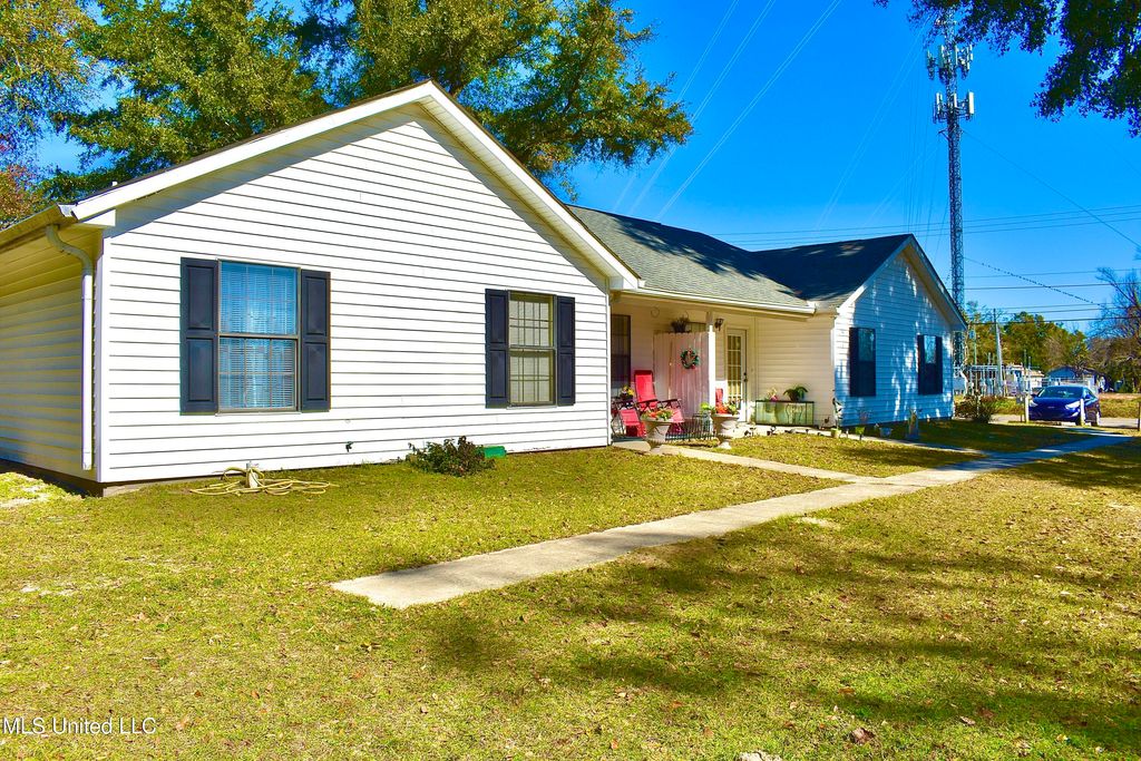 2207 15th Avenue, A And B, Gulfport, MS 39501