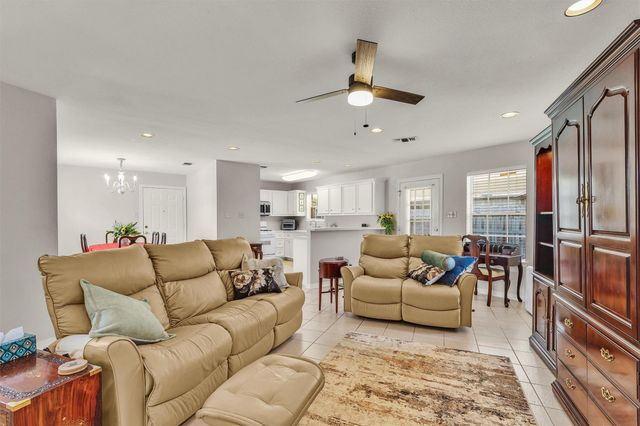 906 Juniper Court Court, Tomball, TX 77375