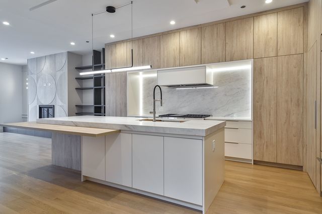 1418 W Warner Avenue, Chicago, IL 60613