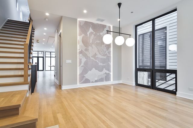 1418 W Warner Avenue, Chicago, IL 60613