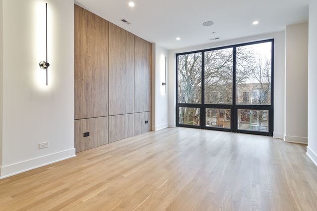 1418 W Warner Avenue, Chicago, IL 60613