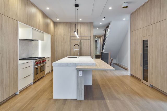 1418 W Warner Avenue, Chicago, IL 60613