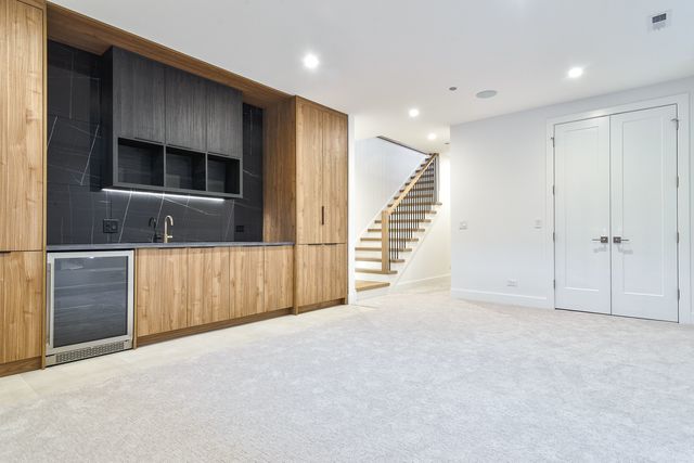 1418 W Warner Avenue, Chicago, IL 60613