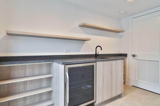 1418 W Warner Avenue, Chicago, IL 60613