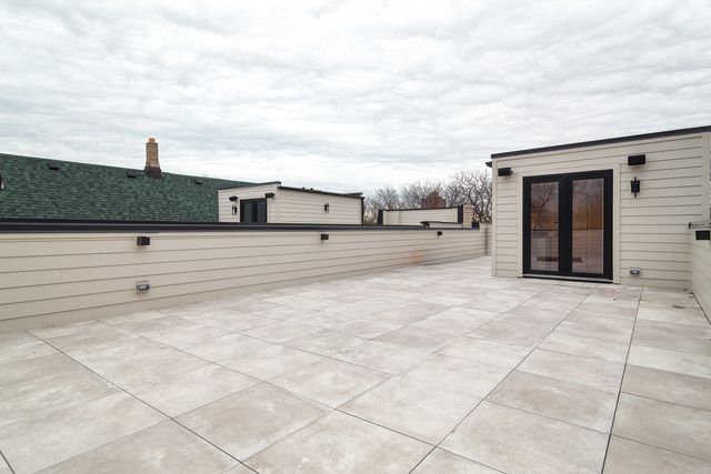 1418 W Warner Avenue, Chicago, IL 60613