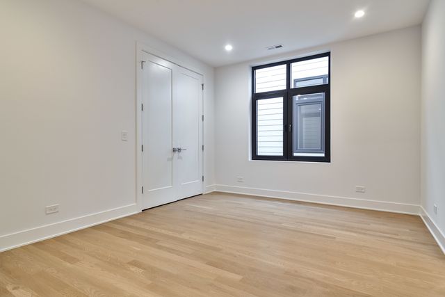 1418 W Warner Avenue, Chicago, IL 60613