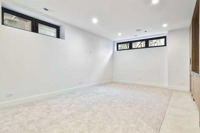 1418 W Warner Avenue, Chicago, IL 60613