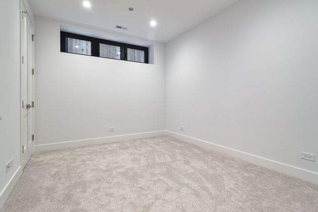 1418 W Warner Avenue, Chicago, IL 60613