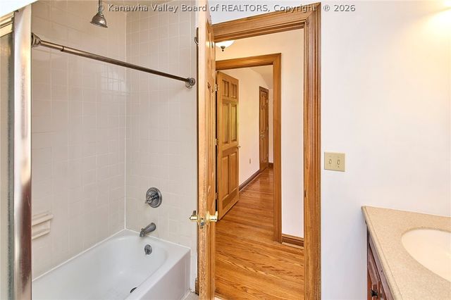 140 Swarthmore Avenue, Charleston, WV 25302