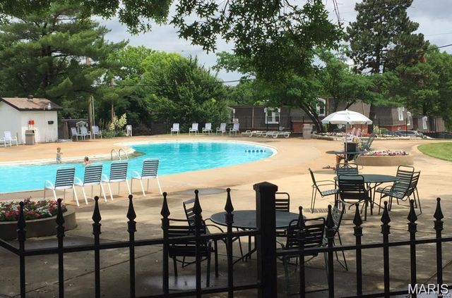 10407 Briarbend Drive 3, Unincorporated, MO 63146