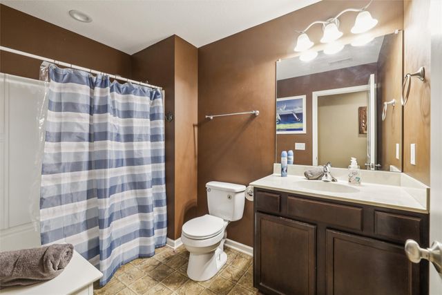 9165 Greenspire Drive 114, West Des Moines, IA 50266