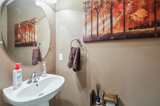 9165 Greenspire Drive 114, West Des Moines, IA 50266