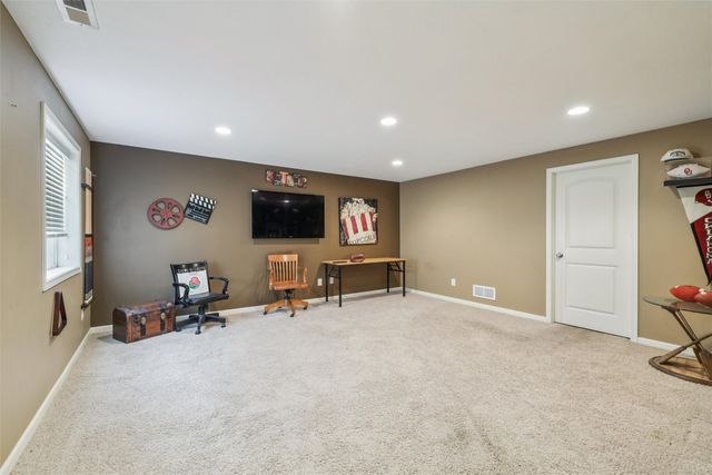 9165 Greenspire Drive 114, West Des Moines, IA 50266