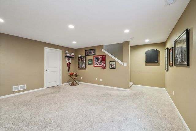 9165 Greenspire Drive 114, West Des Moines, IA 50266