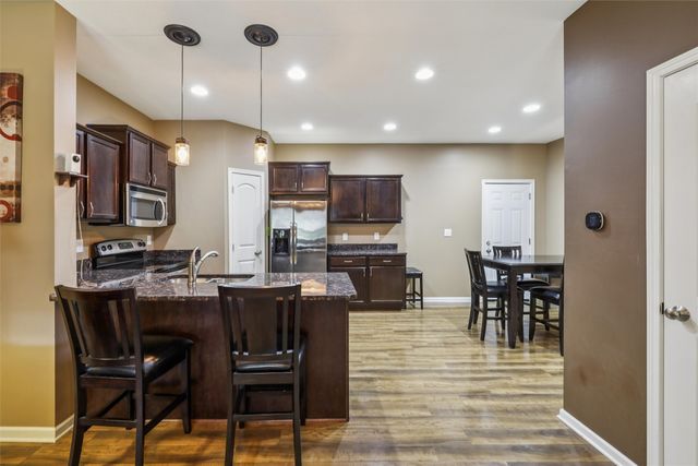 9165 Greenspire Drive 114, West Des Moines, IA 50266