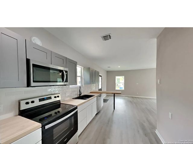 138 HESS ST, San Antonio, TX 78212