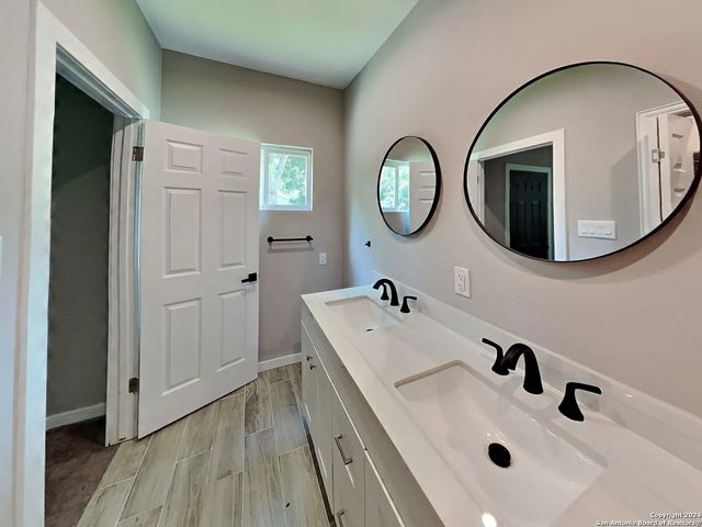 138 HESS ST, San Antonio, TX 78212