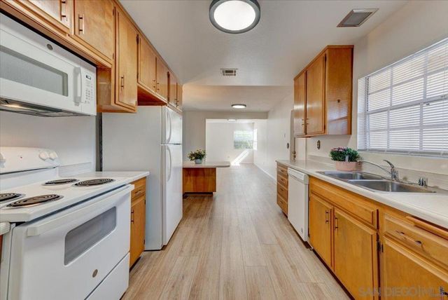 6734 Sunny Brae Dr, San Diego, CA 92119