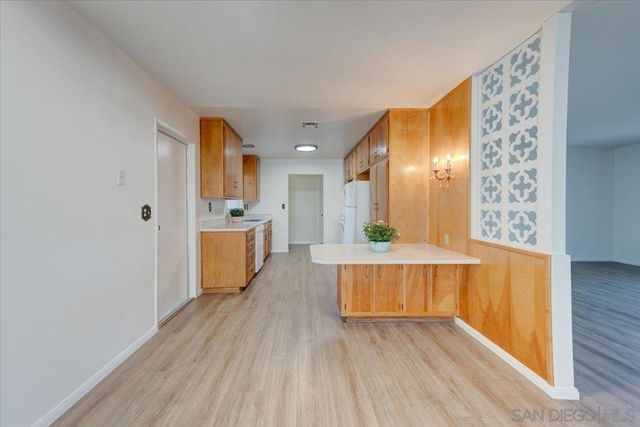 6734 Sunny Brae Dr, San Diego, CA 92119