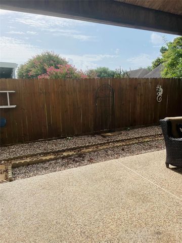 11004 Oakwood Drive, La Porte, TX 77571