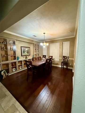 11004 Oakwood Drive, La Porte, TX 77571